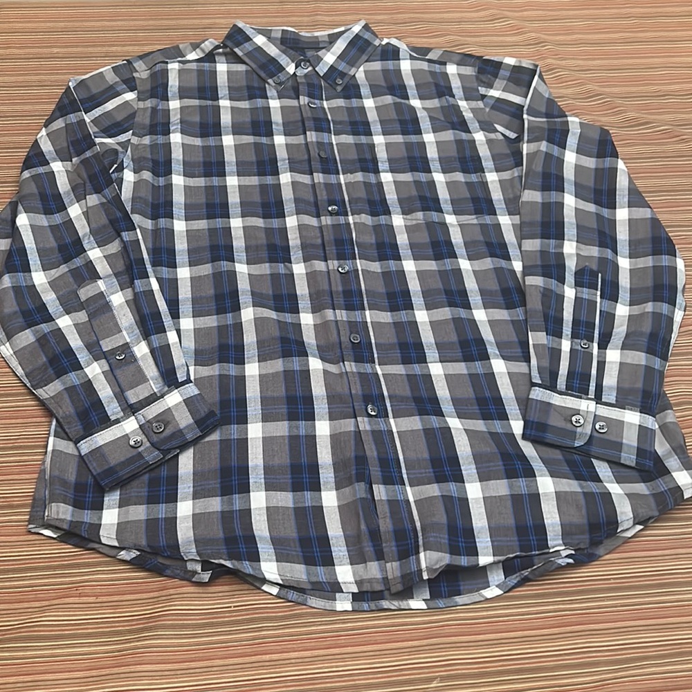 Basic Editions long sleeved men’s button down, never worn